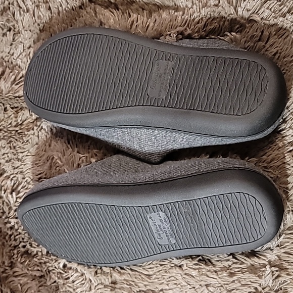 Slippers - Picture 3 of 4